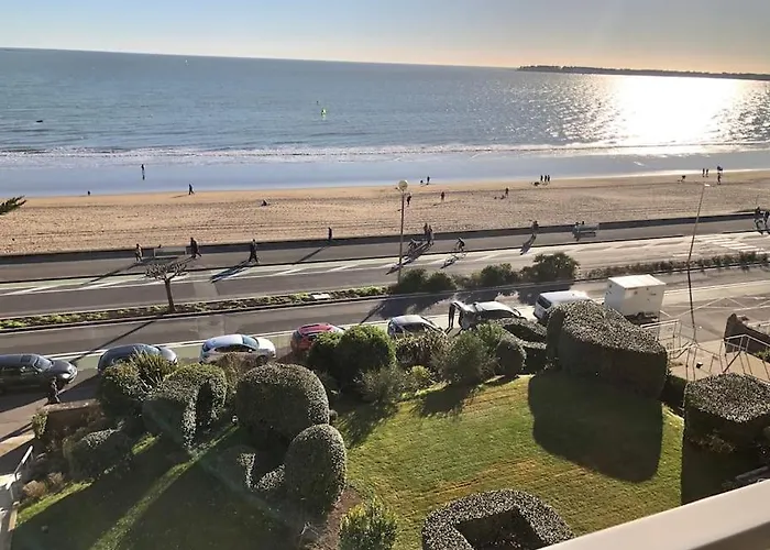 Splendide Et Spacieux Appartement, Face A La *